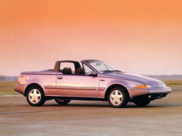 Кабриолетът не влезе в серийно производство
Първоначално шведите планират да продават 25 000 бройки годишно само на американския пазар. Тези числа обаче си остават в сънищата има. Общото производство на модела от 1986 до 1995 г. е 76 375 автомобила - много по-малко от първоначално прогнозираното.

Именно поради незадоволителни резултати шведите отменят планираното производство на кабриолет на базата на модела 480 - единственият оцелял прототип сега краси колекцията на музея на Volvo. А автомобилът така и не получи пряк наследник.